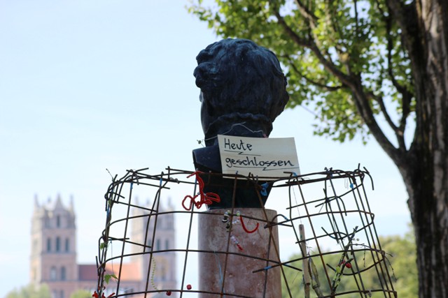 Statue an der Reichenbachbrücke