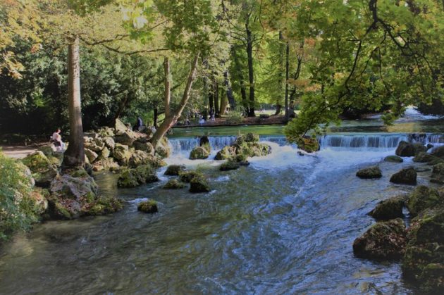 am Bach im Englischen Garten